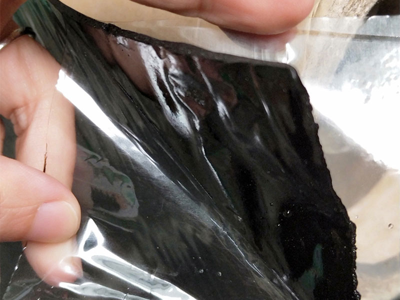 复合胎自粘防水卷材